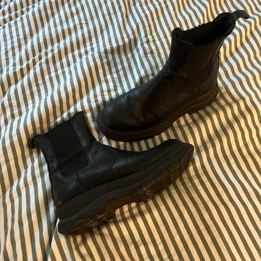 L’Intervalle Black Genuine Leather Platform Chelsea Boots